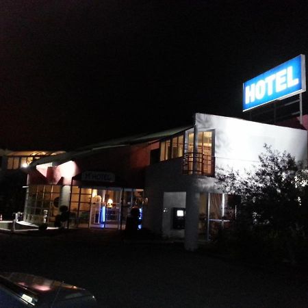 Hotel La Cle Saint-Andre-de-Sangonis Bagian luar foto