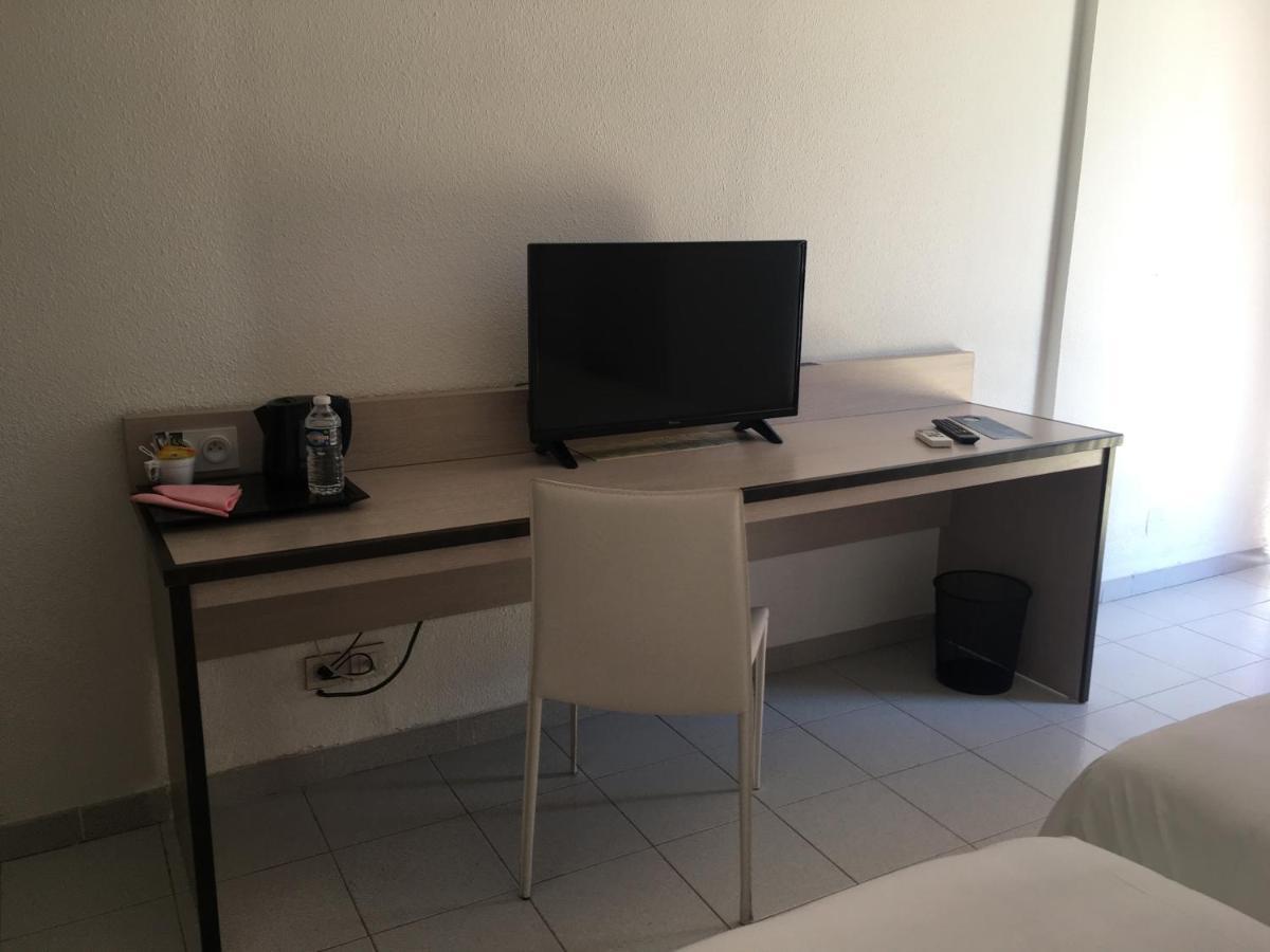 Hotel La Cle Saint-Andre-de-Sangonis Bagian luar foto