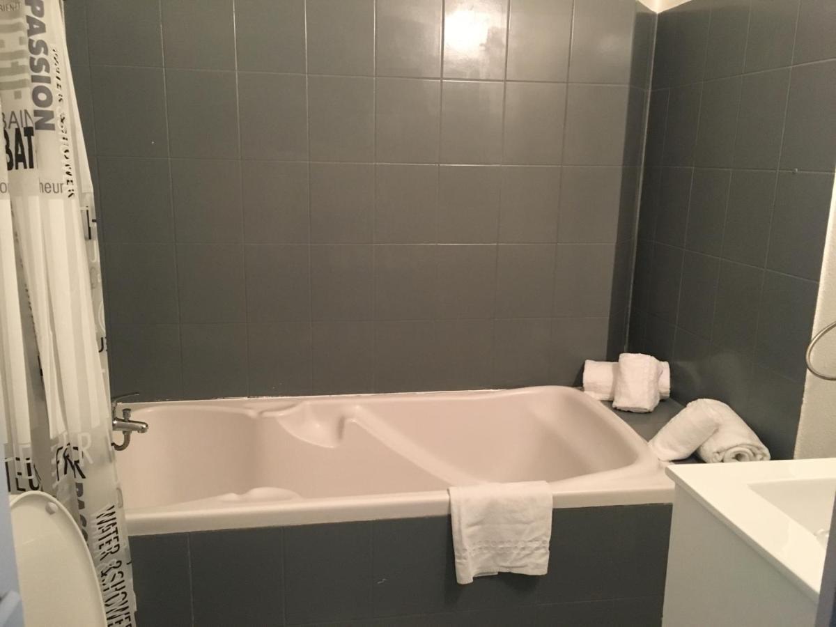 Hotel La Cle Saint-Andre-de-Sangonis Bagian luar foto