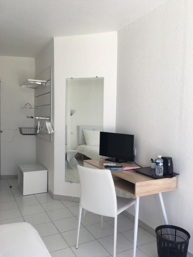 Hotel La Cle Saint-Andre-de-Sangonis Bagian luar foto