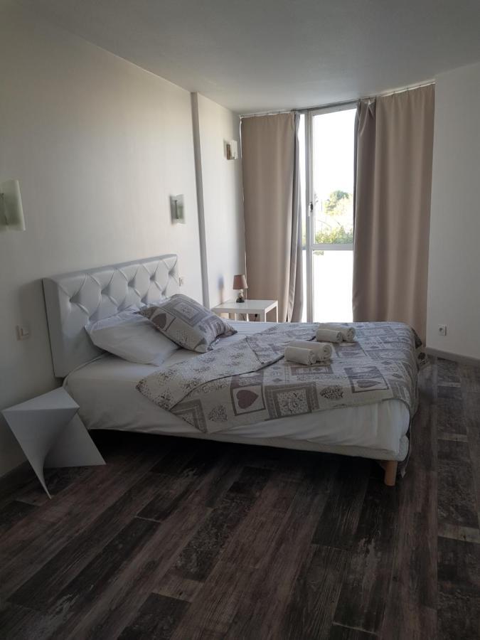 Hotel La Cle Saint-Andre-de-Sangonis Bagian luar foto