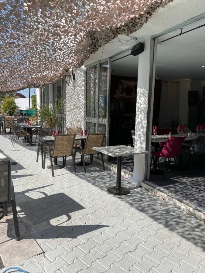 Hotel La Cle Saint-Andre-de-Sangonis Bagian luar foto